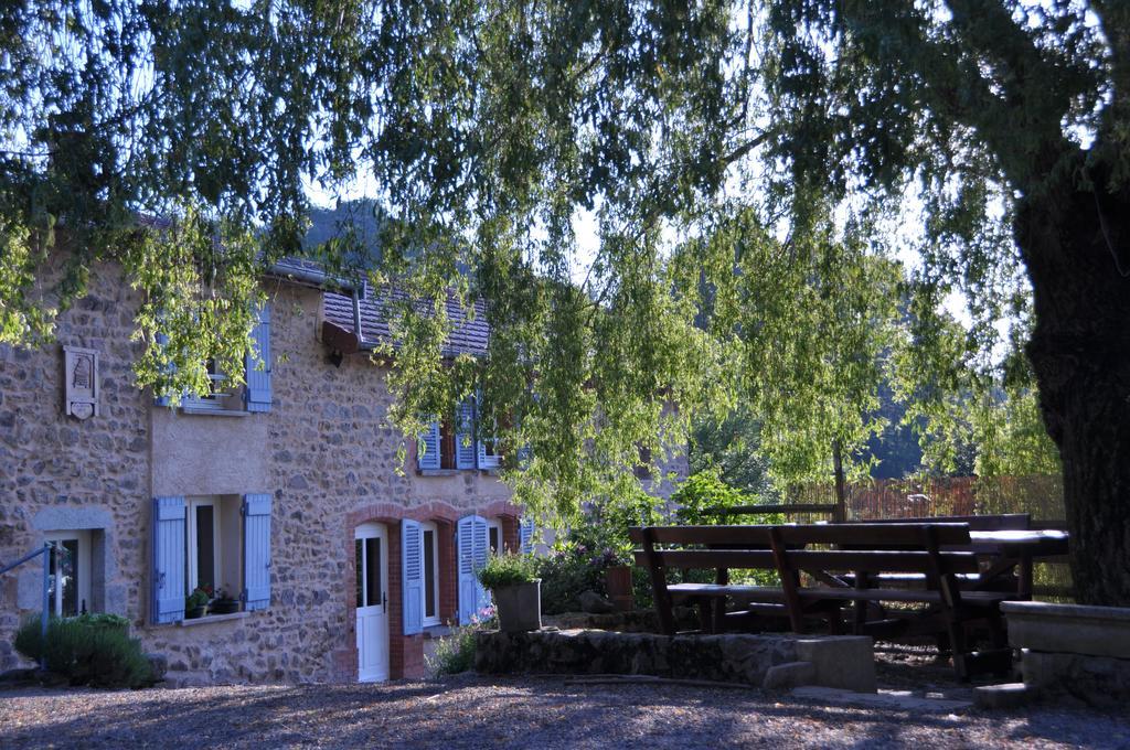 La Ferme Aux Abeilles Hotel Ambierle Eksteriør billede